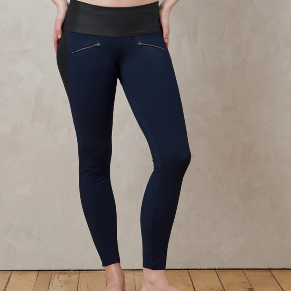 ADAY Throw and Roll Leggings